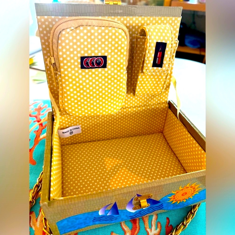 ☀️Resort Box Purse Mini Travel Case!☀️